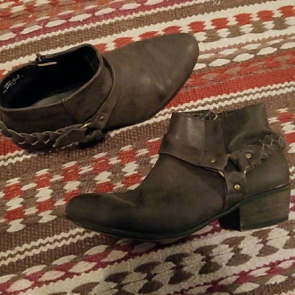 Low heeled bootie